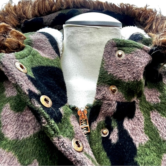 F21 LA | Camo Winter Utility Coat |  Sherpa Lined Faux Fur Hood | Size Medium - Picture 4 of 14